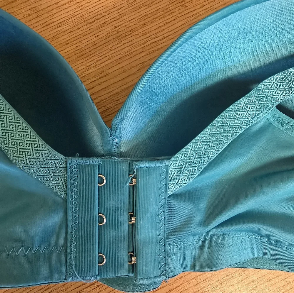 Womens size 40B Emerald green padded wireless bra. NWOT - Picture 4 of 7